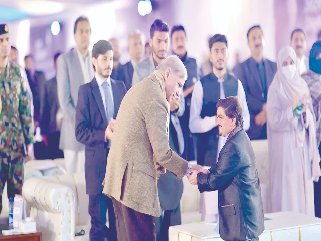 prime minister shehbaz sharif interacts with a beneficiary of the prime minister s laptop scheme in haripur photo app prime minister shehbaz sharif interacts with a beneficiary of the prime minister s laptop scheme in haripur photo app