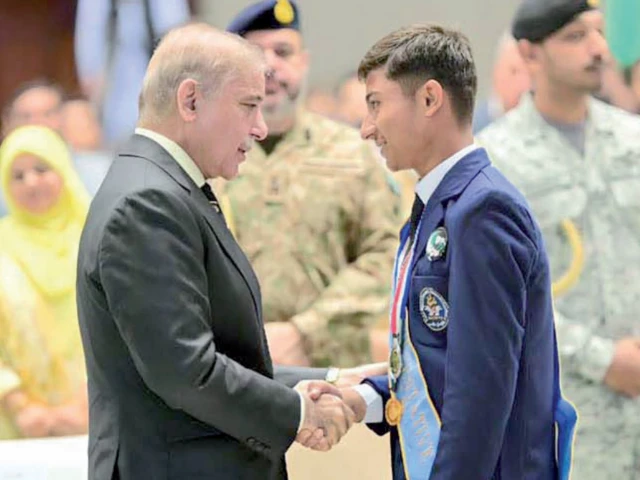 young excellence prime minister shehbaz sharif presents awards to high achievers at a ceremony marking international youth day in islamabad photo app young excellence prime minister shehbaz sharif presents awards to high achievers at a ceremony marking international youth day in islamabad photo app