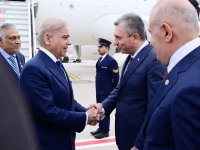governor of antalya hulusi ahin receives prime minister shehbaz sharif and the pakistani delegation at the airport on thursday as they arrives in t rkiye to attend the 5th antalya diplomacy forum photo pmo