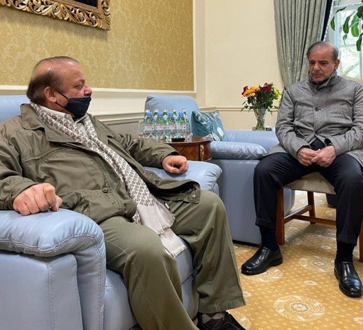pm shehbaz sharif meets pml n chief nawaz sharif at his london residence photo online pm shehbaz sharif meets pml n chief nawaz sharif at his london residence photo online