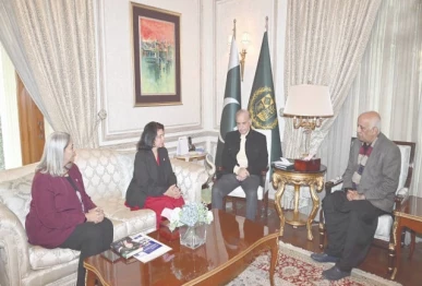 parents of late arfa karim call on prime minister shehbaz sharif in lahore photo sabah