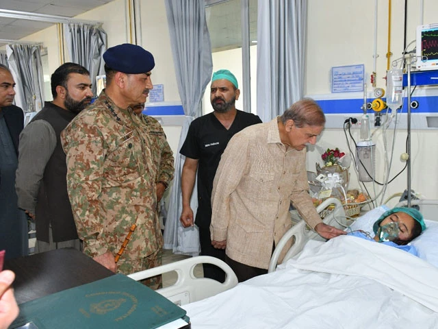 pm shehbaz sharif and field marshal asim munir visited quetta to meet the injured children and other victims of a horrific attack on a school bus in khuzdar on may 21 2025 photo pm s office pm shehbaz sharif and field marshal asim munir visited quetta to meet the injured children and other victims of a horrific attack on a school bus in khuzdar on may 21 2025 photo pm s office