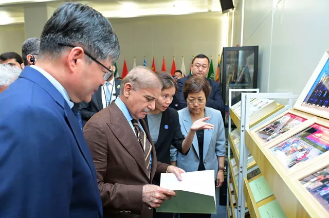 prime minister shehbaz sharif visiting yangling agricultural demonstration base in xi an photo pid prime minister shehbaz sharif visiting yangling agricultural demonstration base in xi an photo pid