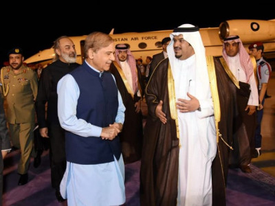 pm arrives in saudi arabia to attend davos in the desert summit