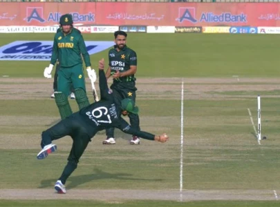 watch salman ali agha s jaw dropping catch to dismiss breetzke