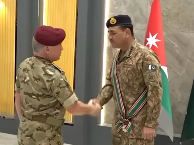 Jordan's King Abdullah II awards Order of the Military Merit to COAS