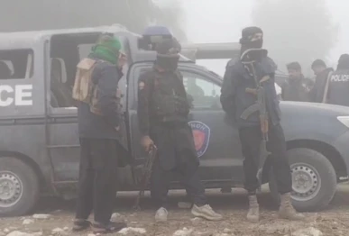 10 rescued after gunmen abduct 19 from passenger bus in kashmore