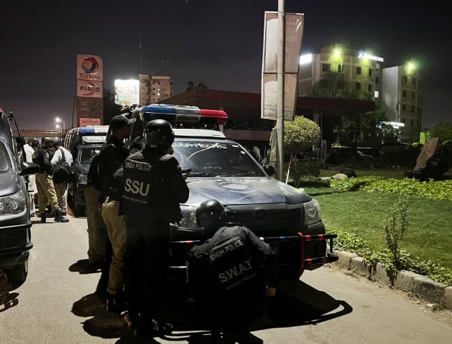 police officers take position after a police office building was attacked by gunmen in karachi pakistan february 17 2023 reuters akhtar soomro