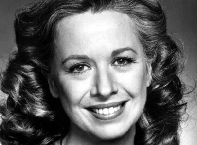 polly holliday beloved flo from alice and broadway star dies at 88 polly holliday beloved flo from alice and broadway star dies at 88
