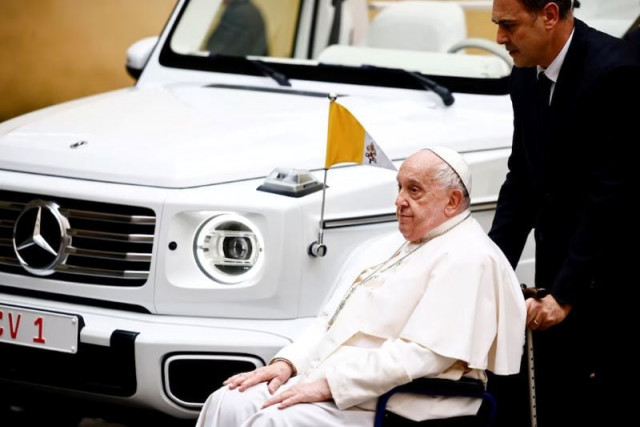 pope s electric popemobile arrives from mercedes benz in support of climate change advocacy pope s electric popemobile arrives from mercedes benz in support of climate change advocacy