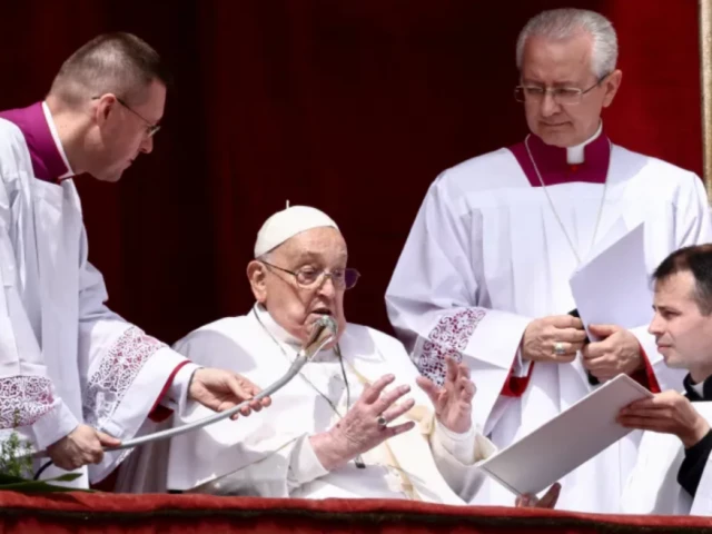 pope francis appears on the balcony of st peter s basilica after the vatican s easter sunday mass april 20 2025 photo reuters pope francis appears on the balcony of st peter s basilica after the vatican s easter sunday mass april 20 2025 photo reuters