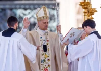 pope leo xiv blesses the faithful at the end of the easter mass in st peter s square at the vatican on april 5 2026 photo reuters
