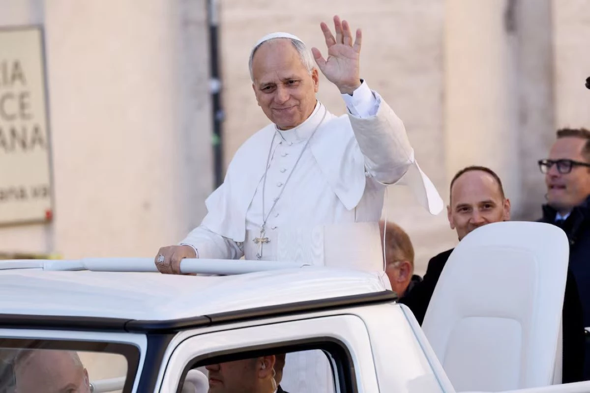 pope leo xiv arrives to hold a general audience in saint peter s square at the vatican november 19 2025 photo reuters