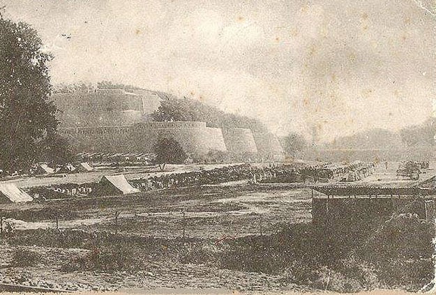 Image of a market in Peshawar taken during the mid-1800s. PHOTO COURTESY: Native Pakistan Blog