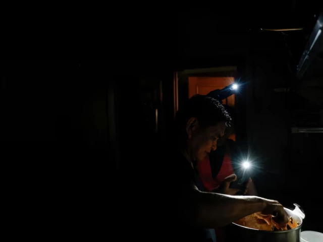 a cook at a take out restaurant works in a dark kitchen with the aid of phone flashlights during a power outage in madrid photo reuters a cook at a take out restaurant works in a dark kitchen with the aid of phone flashlights during a power outage in madrid photo reuters