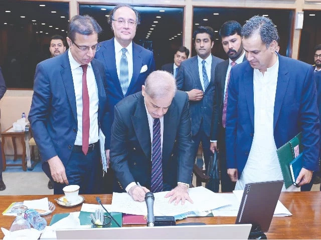 prime minister shehbaz sharif signs the federal budget document for fiscal year 2025 26 in islamabad photo online prime minister shehbaz sharif signs the federal budget document for fiscal year 2025 26 in islamabad photo online