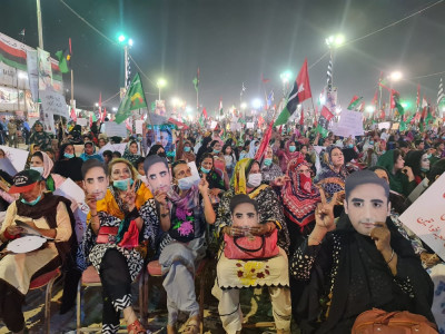 carnival atmosphere greets pdm rally