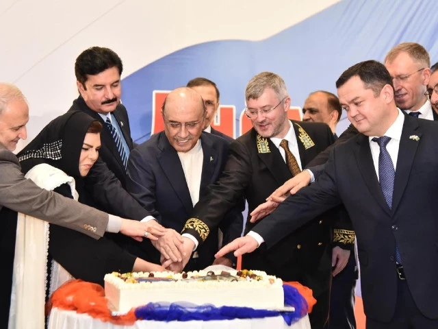 president asif ali zardari cutting the cake to mark the 35th national day celebrations of the russian federation in islamabad on tuesday june 10 2025 photo pid president asif ali zardari cutting the cake to mark the 35th national day celebrations of the russian federation in islamabad on tuesday june 10 2025 photo pid