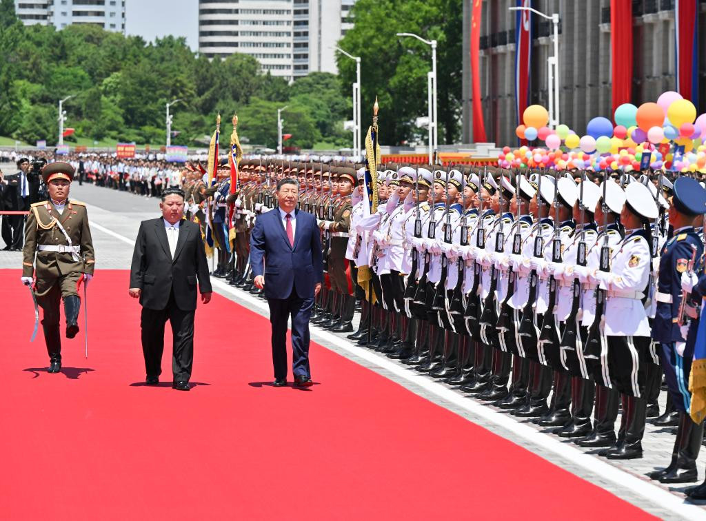 Xi Jinping, general secretary of the Communist Party of China Central Committee and Chinese president, accompanied by Kim Jong Un, general secretary of the Workers' Party of Korea and president of the State Affairs of the Democratic People's Republic of Korea (DPRK), inspects the honor guard of the three services of the Korean People's Army in Pyongyang, the DPRK, June 8, 2026. Kim held a grand welcome ceremony for Xi at Kim Il Sung Square in Pyongyang.PHOTO: XINHUA