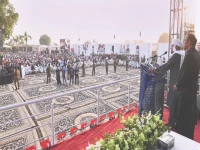 president asif zardari addresses a public gathering in nawazabad in rahim yar khan district photo app