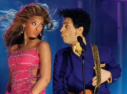 beyonc pays tribute to prince on his birthday with iconic outfit