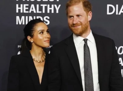 harry and meghan crowned humanitarians of year at new york gala harry and meghan crowned humanitarians of year at new york gala