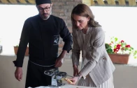 britain s kate princess of wales helps prepare lunch at rural agriturismo al vigneto as she concludes a two day visit to the region in felino in the province of parma italy may 14 2026 reuters phil noble pool purchase licensing rights