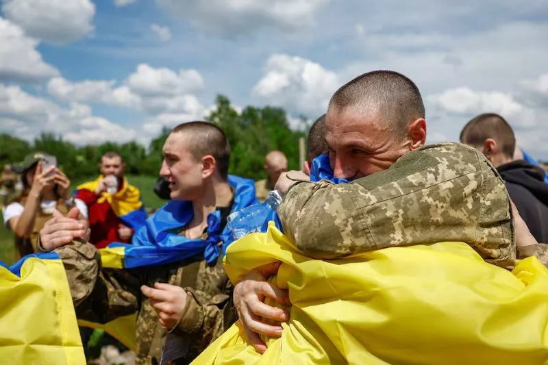 ukrainian prisoners of war pows react after a swap amid russia s attack on ukraine at an unknown location in ukraine may 31 2024 photo reuters ukrainian prisoners of war pows react after a swap amid russia s attack on ukraine at an unknown location in ukraine may 31 2024 photo reuters