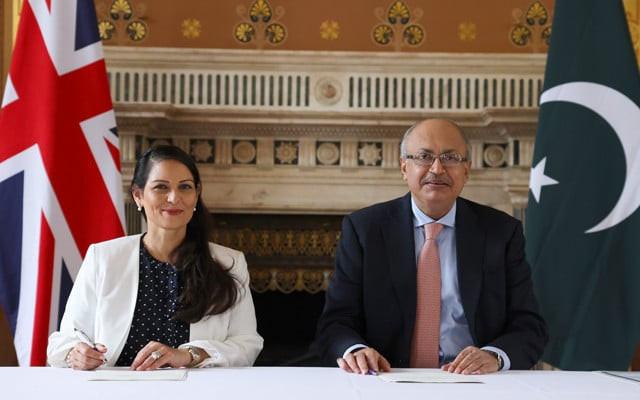 pakistan uk ink accord on repatriation of immigration offenders criminals pakistan uk ink accord on repatriation of immigration offenders criminals