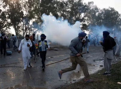 india security forces fire tear gas at protesting farmers on drive to delhi