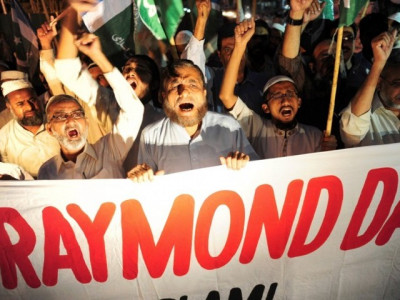 raymond davis and uncontrollable social media raymond davis and uncontrollable social media