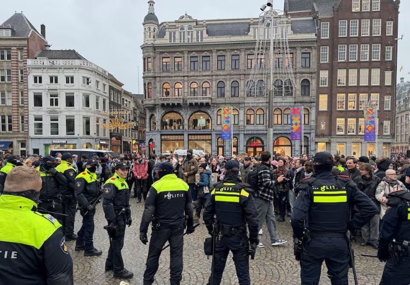 pro palestinian protesters face dutch police while taking part in a non authorised protest in amsterdam netherlands november 10 2024 photo reuters