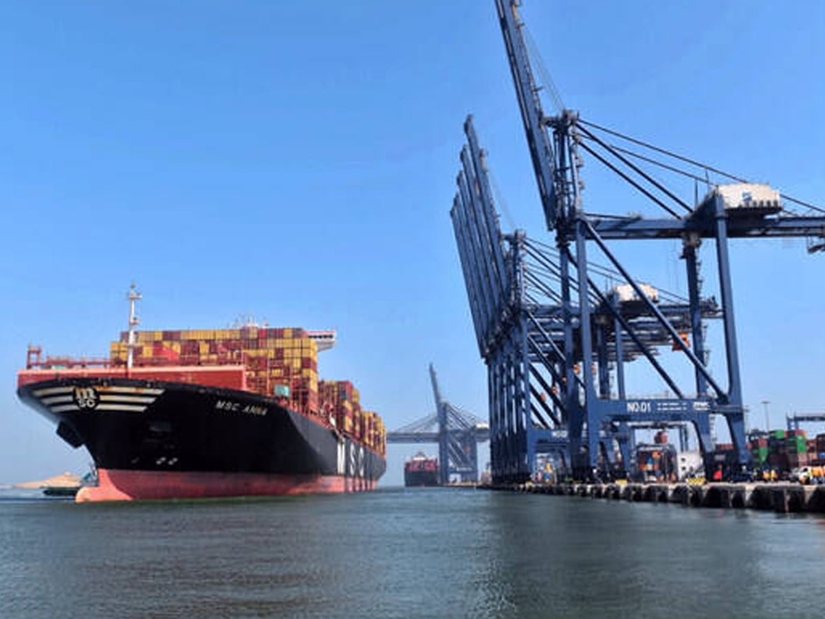 Pakistan plans to facilitate stranded ships