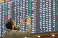 psx edges up amid me tensions