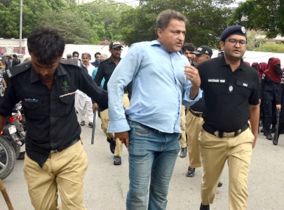 police detain pti workers after karachi protest against 3 years of imran s imprisonment police detain pti workers after karachi protest against 3 years of imran s imprisonment