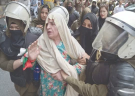 pti s much hyped protest ends in a whimper