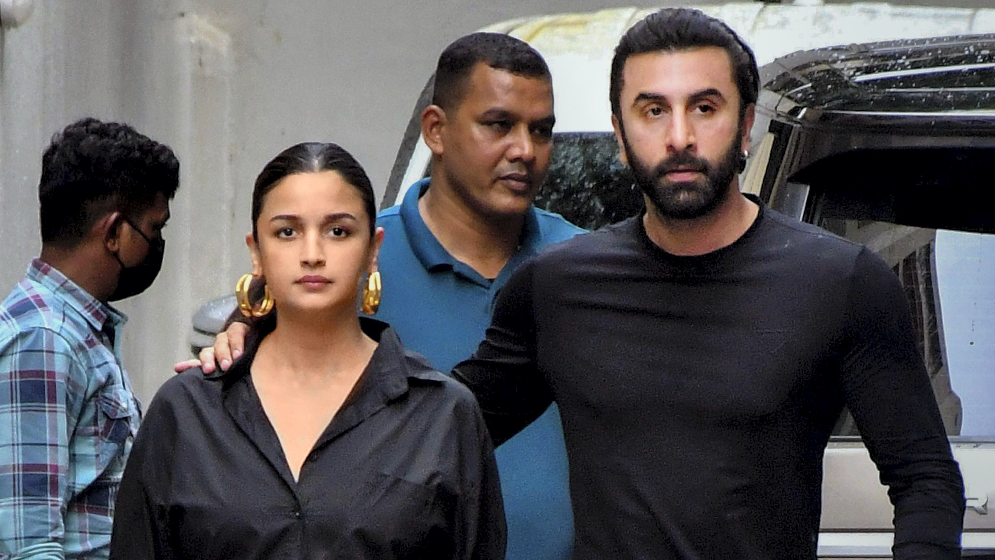 Ranbir Kapoor is in love, at least his sweatshirt says so!