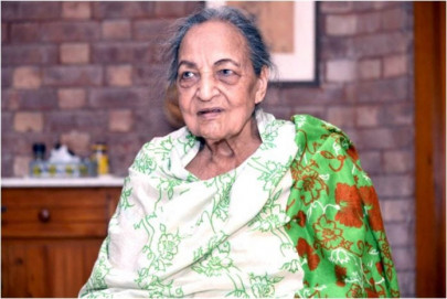 cm condoles veteran actress demise