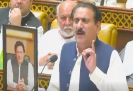 punjab assembly pa opposition leader muhammad moeen ud din riaz qureshi addressing the floor of the house photo screengrab punjab assembly pa opposition leader muhammad moeen ud din riaz qureshi addressing the floor of the house photo screengrab
