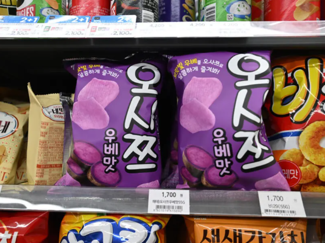 Ube-flavored snacks displayed at a convenience store in Seoul © Jung Yeon-je. PHOTO: AFP