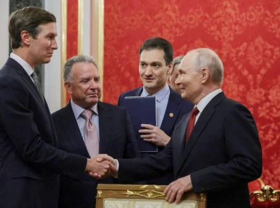 putin meets trump envoys on ukraine talks