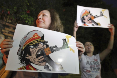 qaddafi deploys forces world raises libya pressure