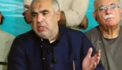 senior pti leader asad qaiser addresses the press conference flanked by salman akram raja and mehmood achakzai on saturday screengrab