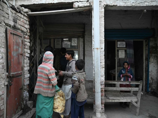 this photograph taken on january 8 2026 shows an unlicensed clinic on the outskirts of hyderabad sindh photo afp this photograph taken on january 8 2026 shows an unlicensed clinic on the outskirts of hyderabad sindh photo afp
