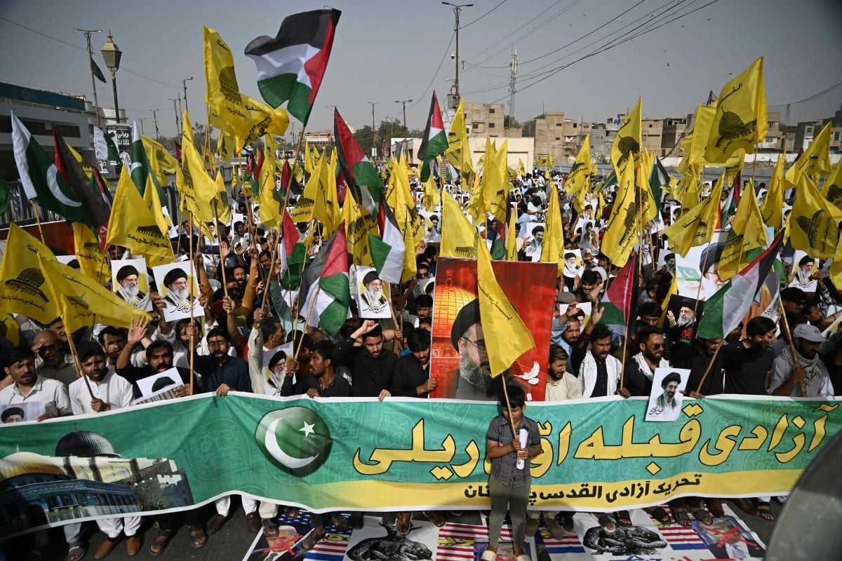 Pakistani Muslims hold portraits of Iran s slain supreme leader Ayatollah Ali Khamenei, during a rally to mark Al-Quds Day (Jerusalem), a commemoration held annually on the last Friday of the Islamic holy fasting month of Ramadan, in Karachi on March 13, 2026.PHOTO: AFP