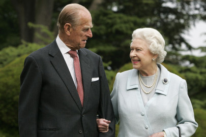 queen elizabeth touched by kindness support after prince philip s death queen elizabeth touched by kindness support after prince philip s death