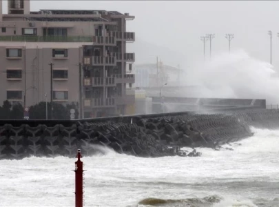 queensland faces ongoing flood threat as storms bring heavy rain and flooding