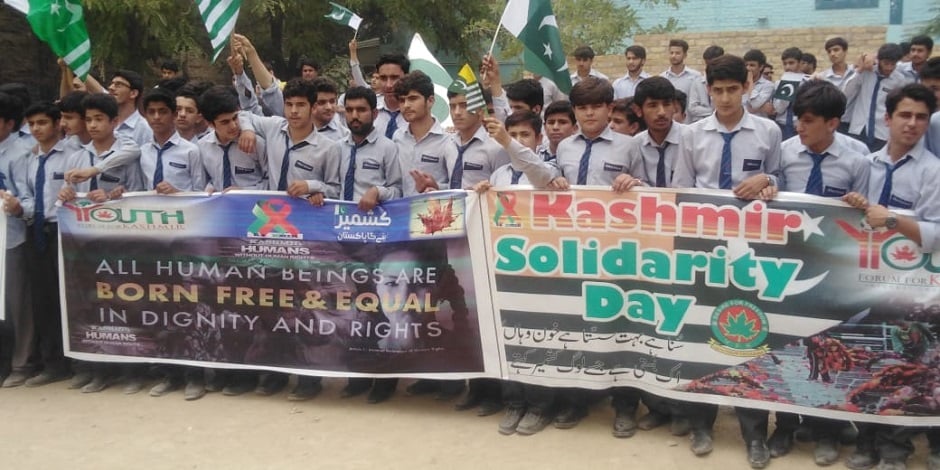 Students in Quetta stand in solidarity with Kashmir during school hours. PHOTO: EXPRESS