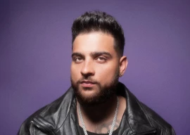karan aujla spots pakistan flag at concert says we are one nation one blood karan aujla spots pakistan flag at concert says we are one nation one blood