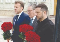 ukrainian president volodymyr zelenskiy french president emmanuel macron and british prime minister keir starmer hold flowers as they visit a memorial wall of fallen ukrainian servicemen in kyiv photo reuters